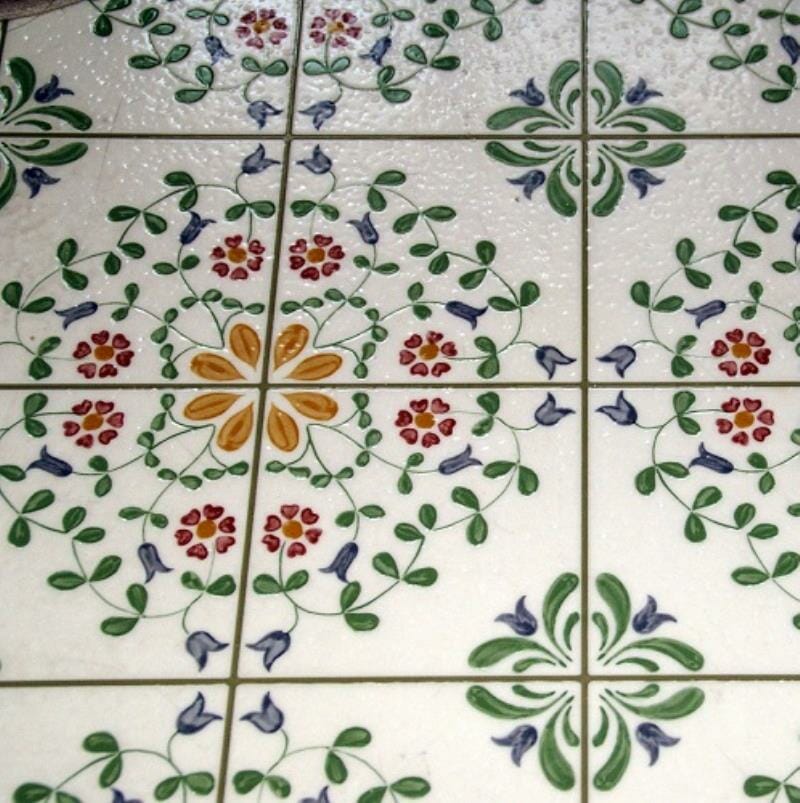 Floral tiling flooring